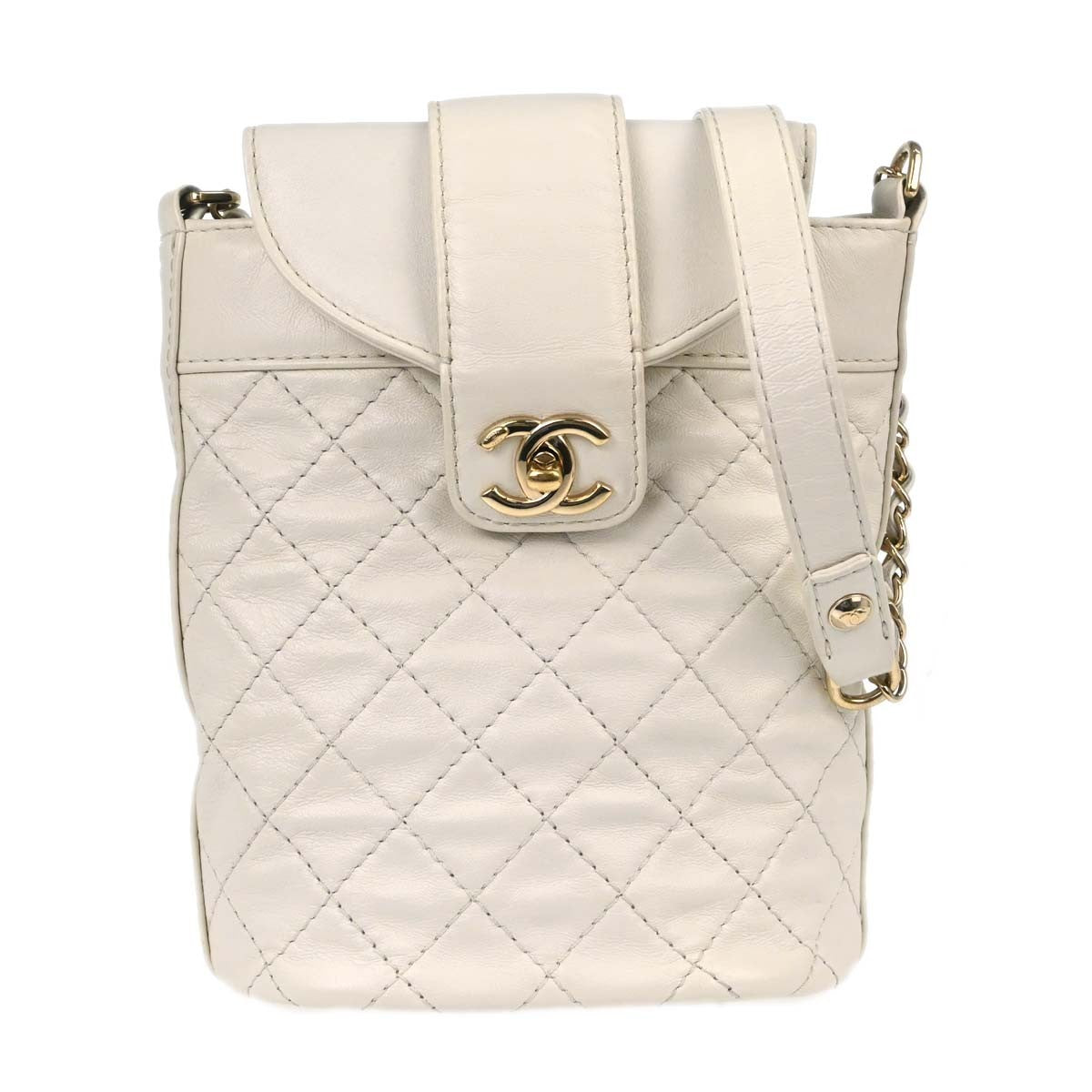 Chanel Vintage Cc Turnlock Flap Leather White Leather Shoulder Bag Bag (Pre-Owned)