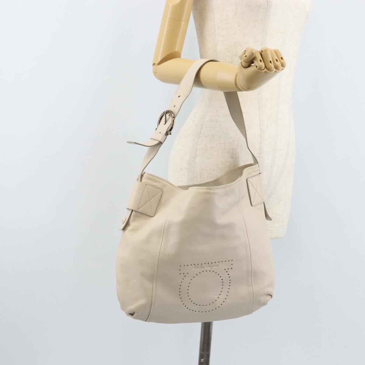 Salvatore Ferragamo Vintage Gancini Hobo Leather White Leather Shoulder Bag Bag (Pre-Owned)