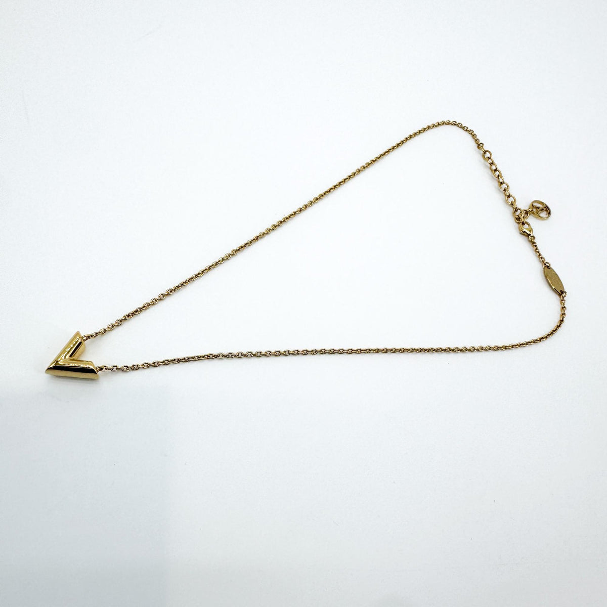 Louis Vuitton Essential V Metal Gold Other Necklace Jewelry (Pre-Owned)