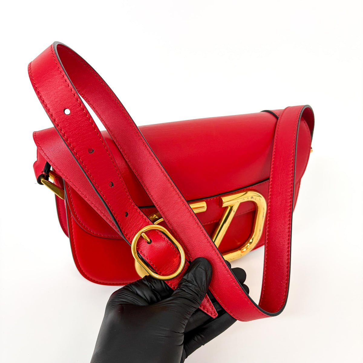 Valentino Garavani Supervee Leather Red Leather Crossbody Bag Bag (Pre-Owned)