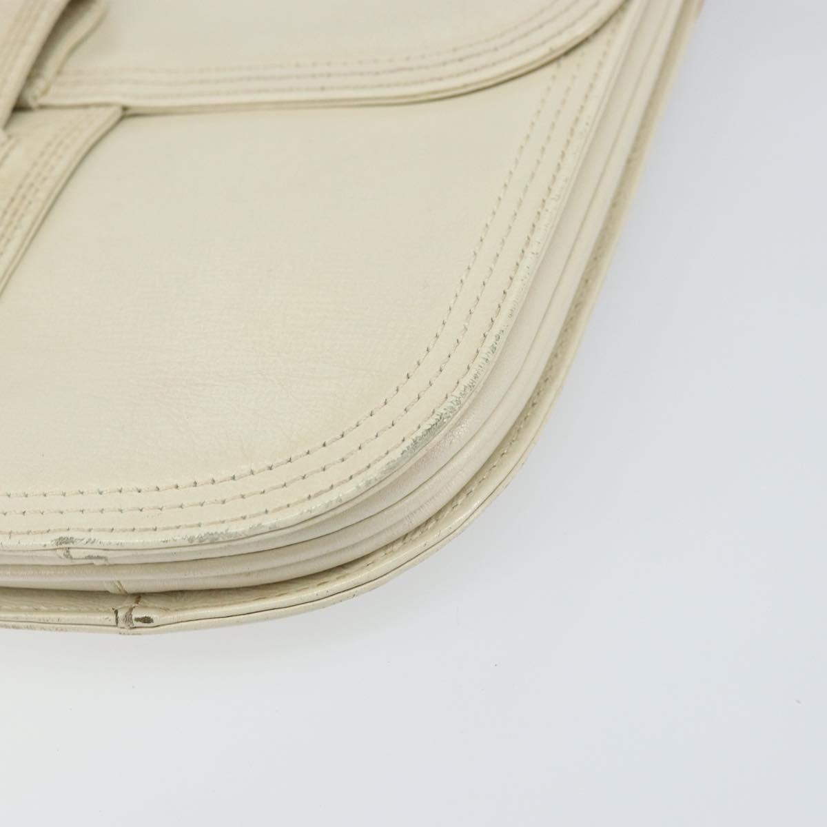 Saint Laurent Vintage Leather White Leather Shoulder Bag Bag (Pre-Owned)