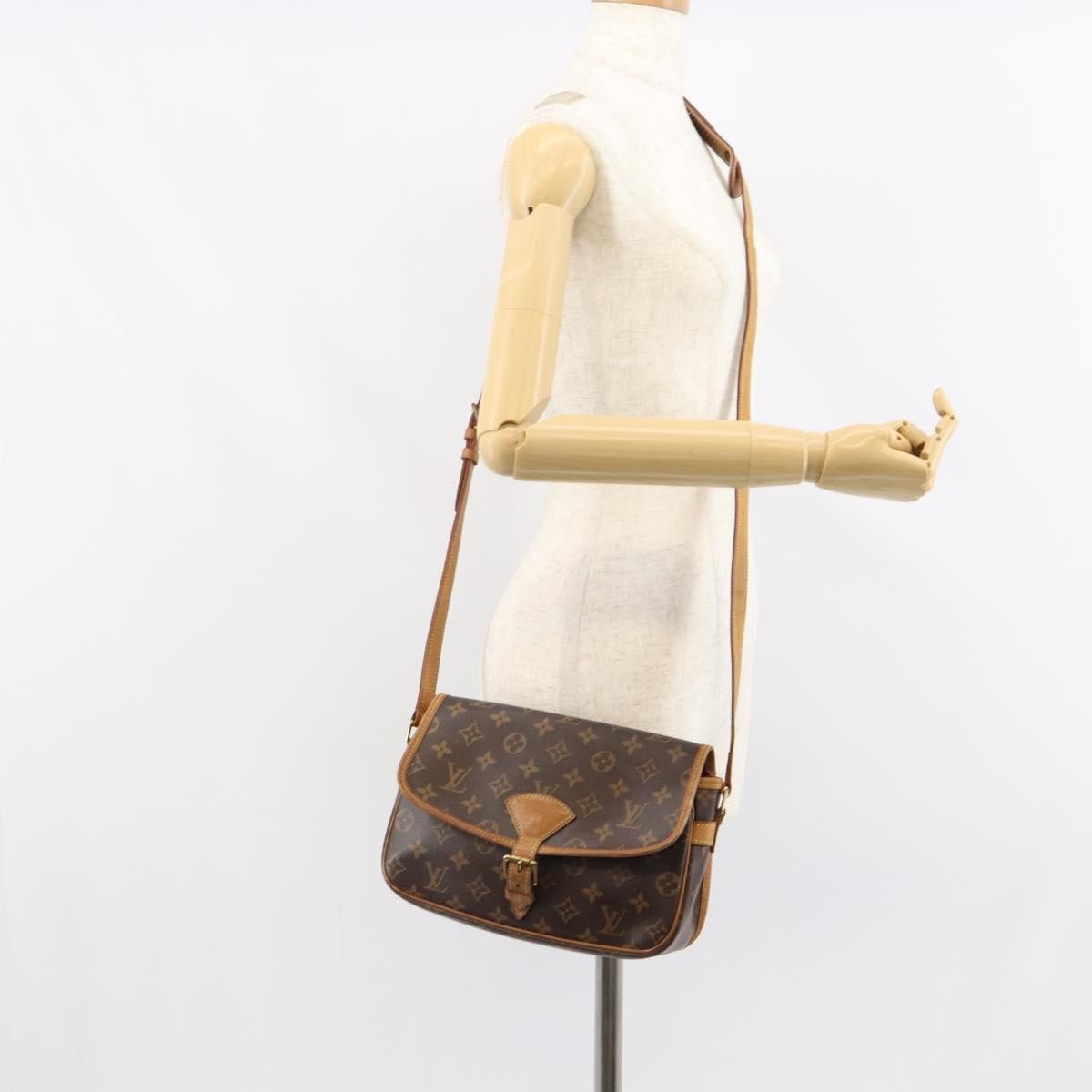 Louis Vuitton Sologne Monogram Canvas Brown Canvas Shoulder Bag Bag (Pre-Owned)
