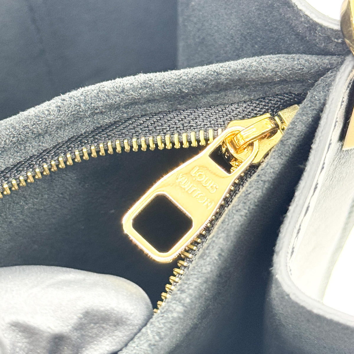 Louis Vuitton Dauphine Epi Leather Black Leather Shoulder Bag Bag (Pre-Owned)