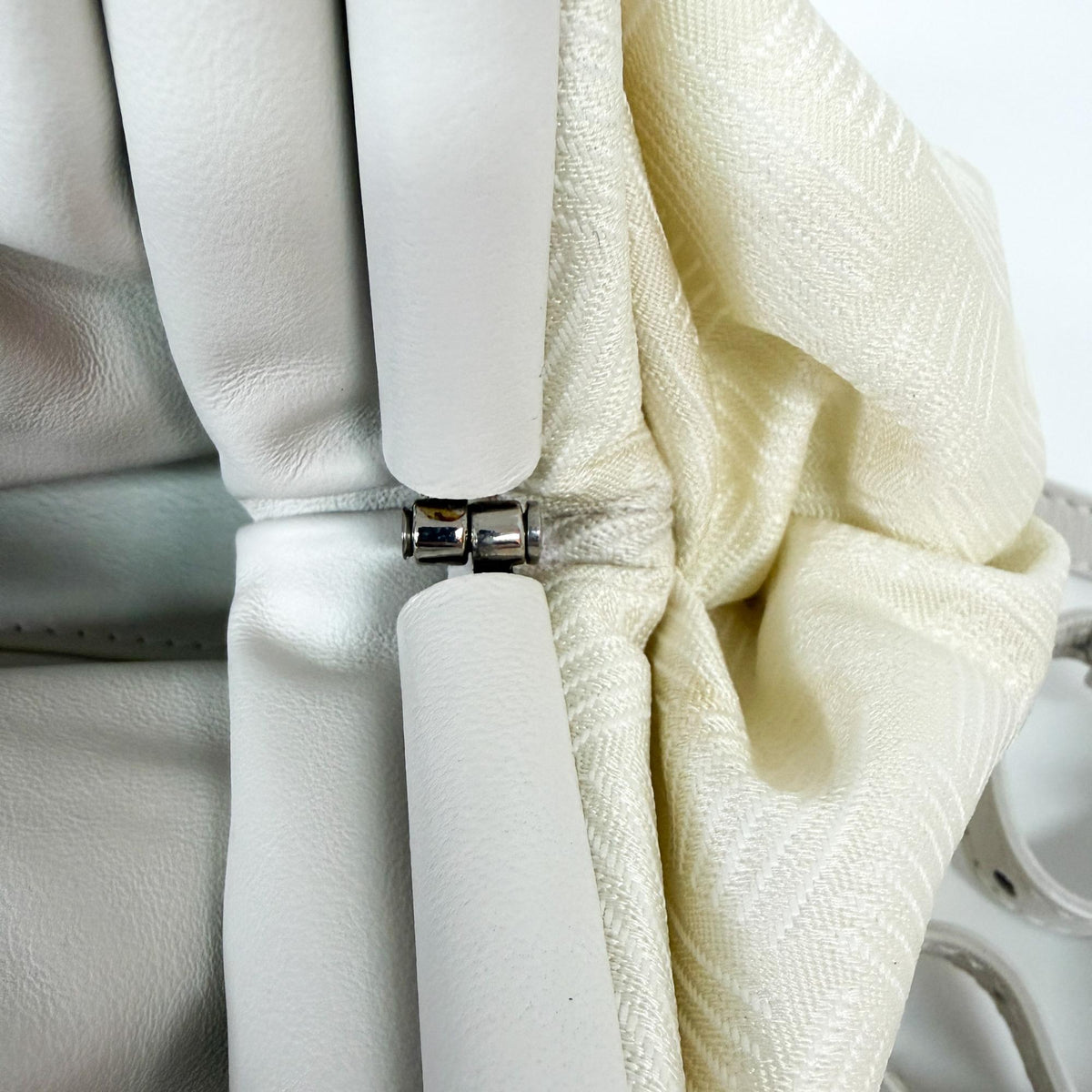 Bottega Veneta Point Leather White Other Shoulder Bag Bag (Pre-Owned)