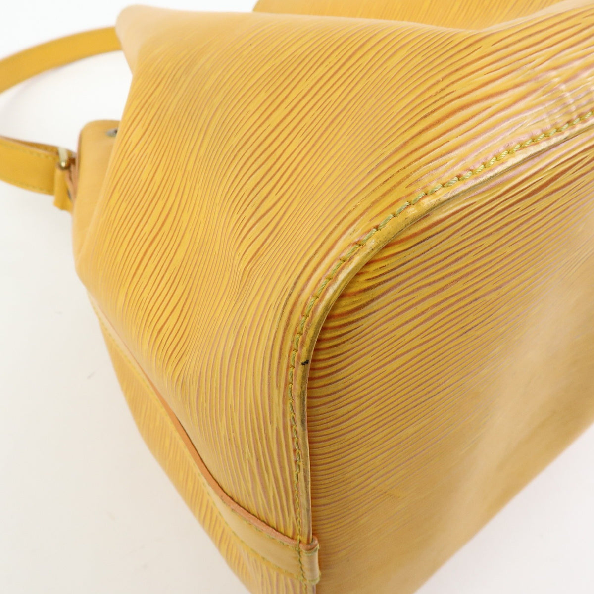Louis Vuitton Petit Noe Epi Leather Yellow Leather Handbag (Pre-Owned)