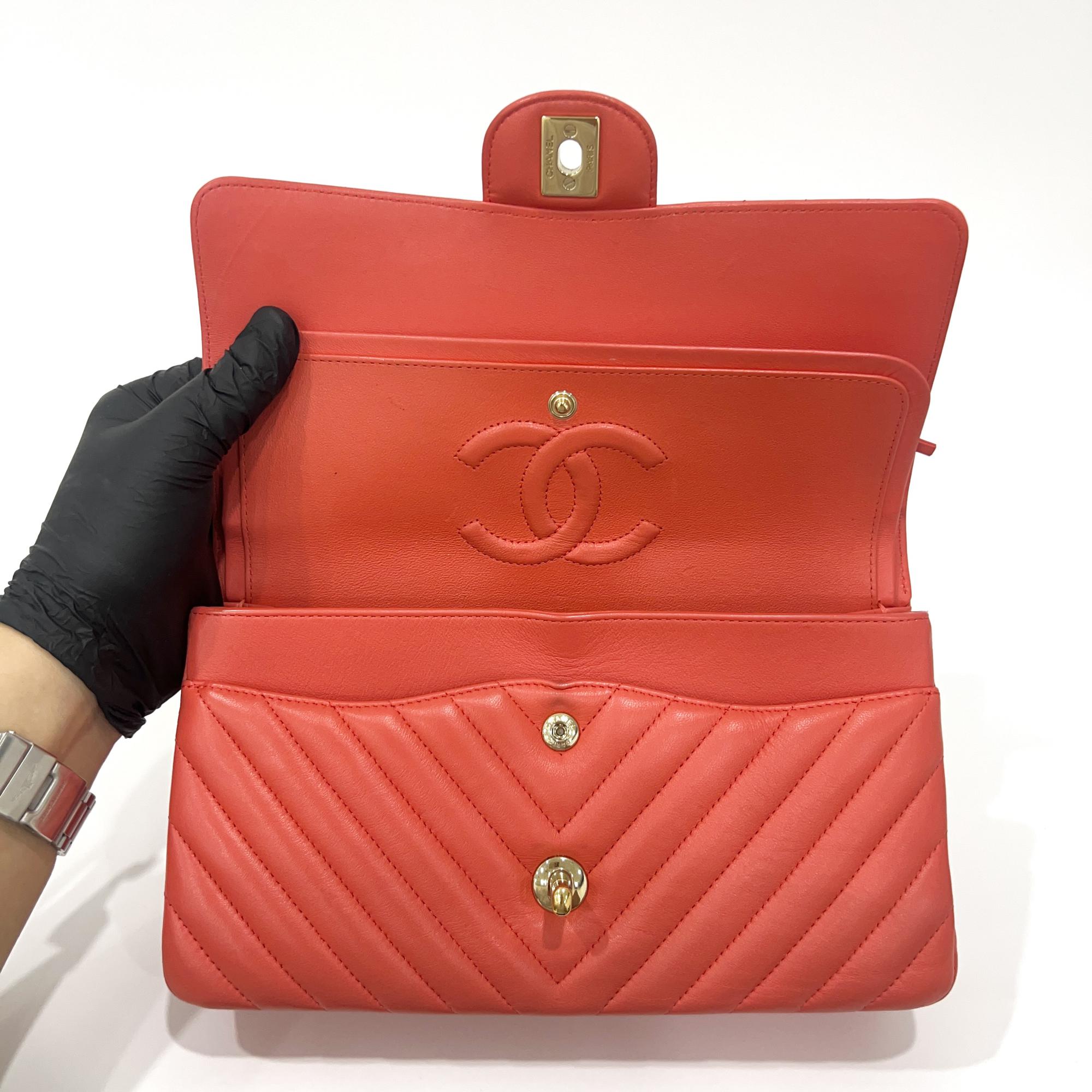 Chanel Classic Double Flap Chevron Lambskin Red Leather Handbag (Pre-Owned)