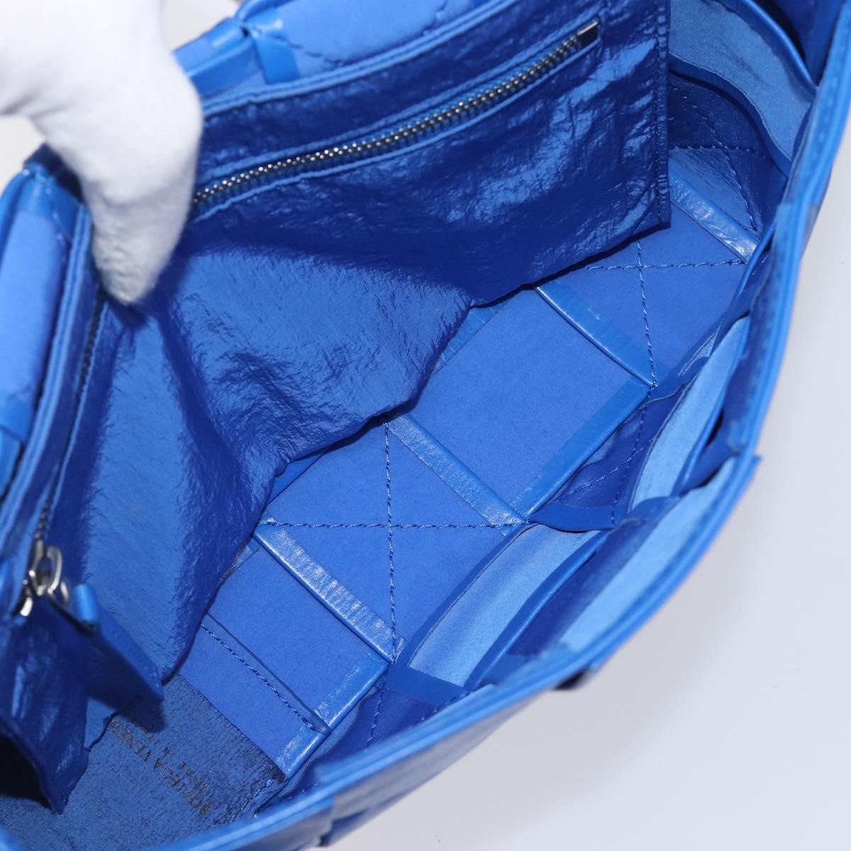 Bottega Veneta Cassette Maxi Intrecciato Leather Blue Leather Crossbody Bag Bag (Pre-Owned)