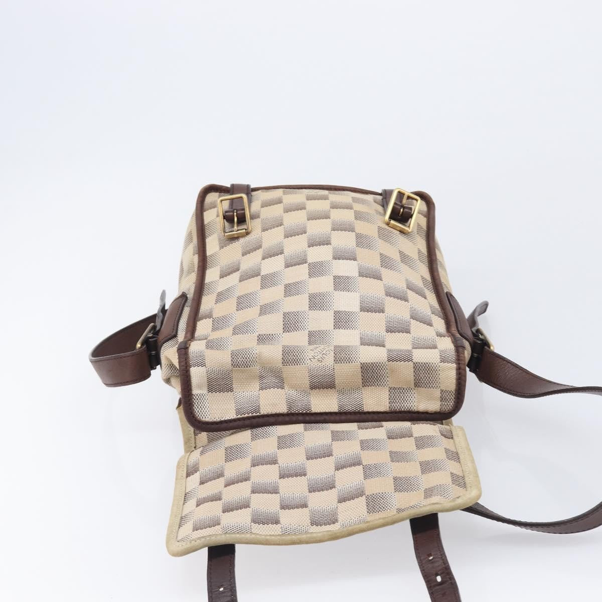 Louis Vuitton Trotteur Damier Lune White Canvas Handbag (Pre-Owned)