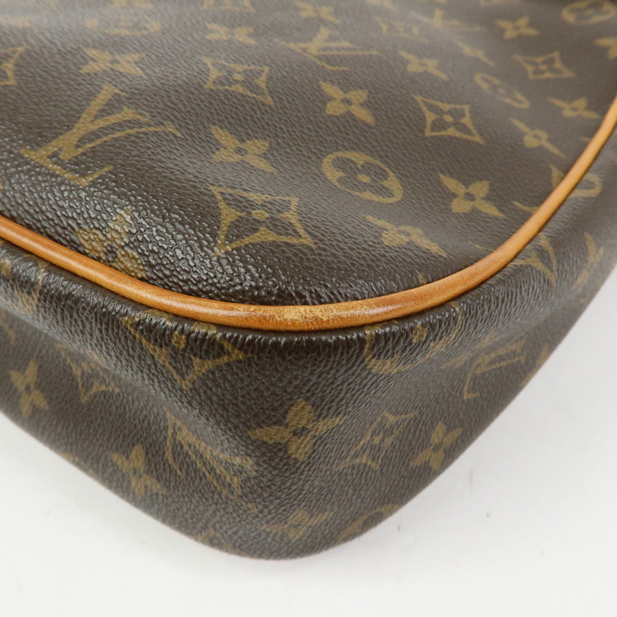 Louis Vuitton Hudson Monogram Canvas Brown Canvas Handbag (Pre-Owned)