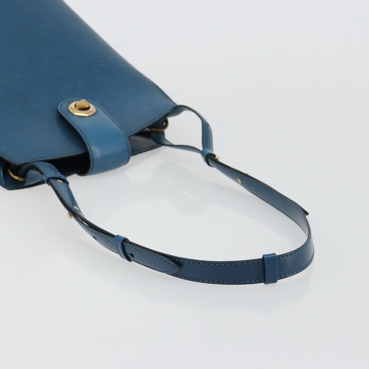 Louis Vuitton Cluny Epi Leather Blue Leather Shoulder Bag Bag (Pre-Owned)