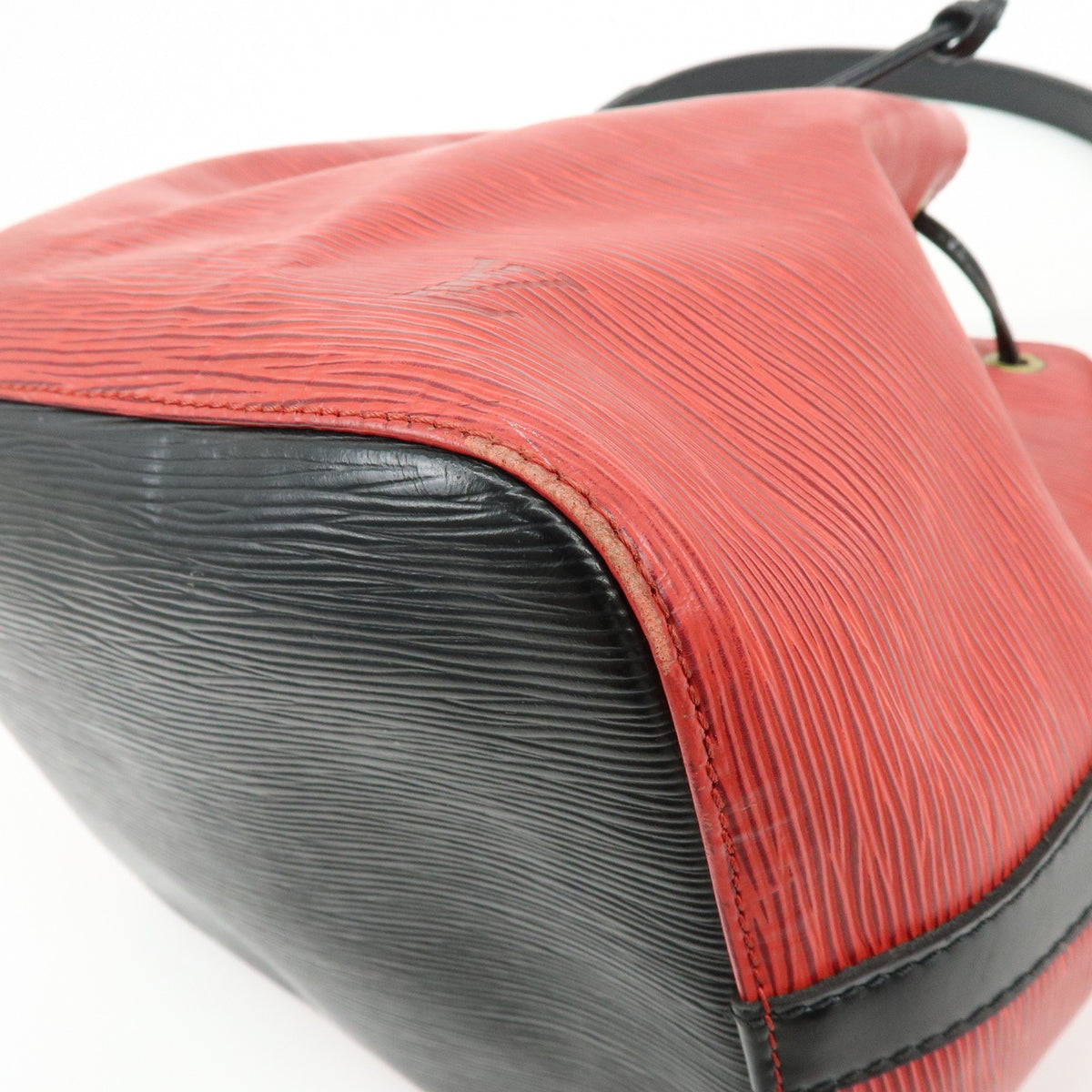 Louis Vuitton Bicolor Petit Noe Epi Leather Red Leather Handbag (Pre-Owned)