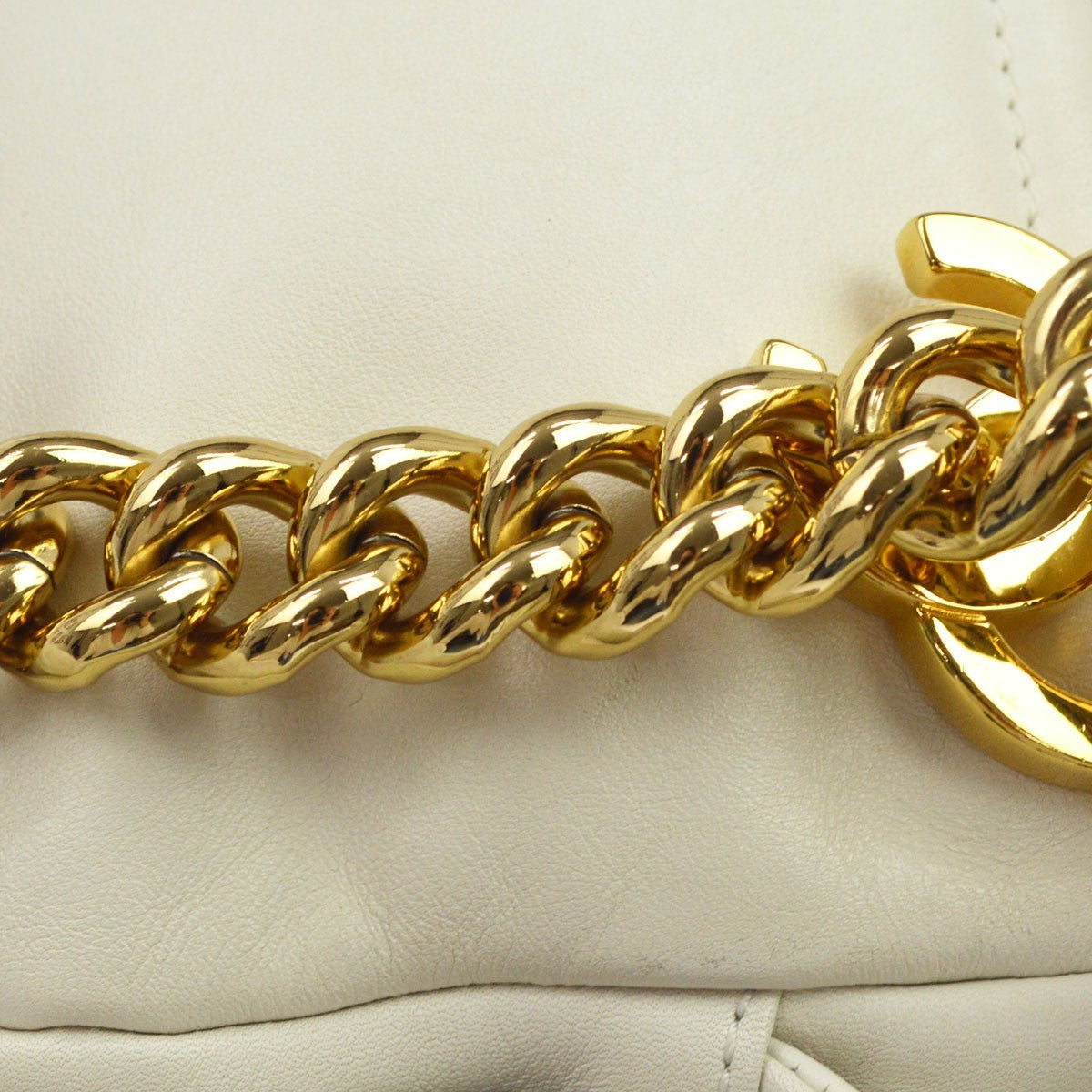 Chanel Rodeo Drive Lambskin White Leather Shoulder Bag Bag (Pre-Owned)