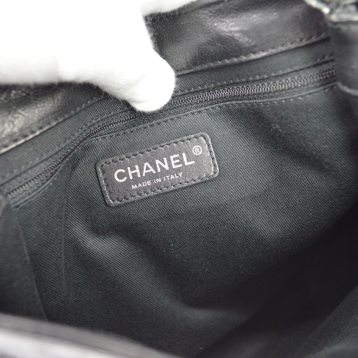 Chanel Diamond Stitch Messenger Quilted Calfskin Black Leather Crossbody Bag Bag (Pre-Owned)