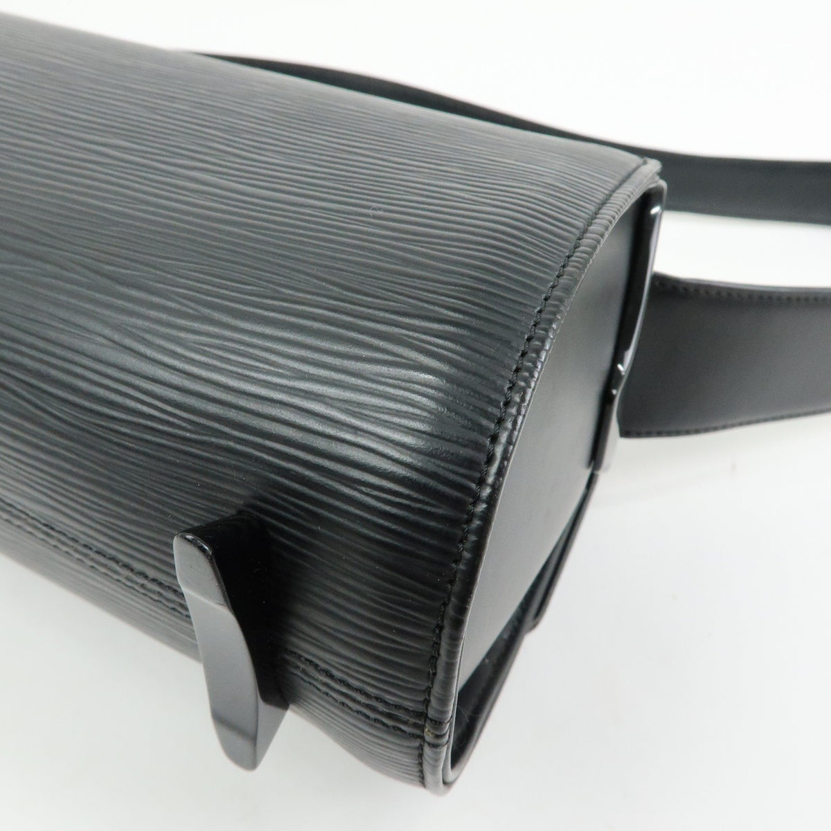 Louis Vuitton Nocturne Epi Leather Black Leather Shoulder Bag Bag (Pre-Owned)