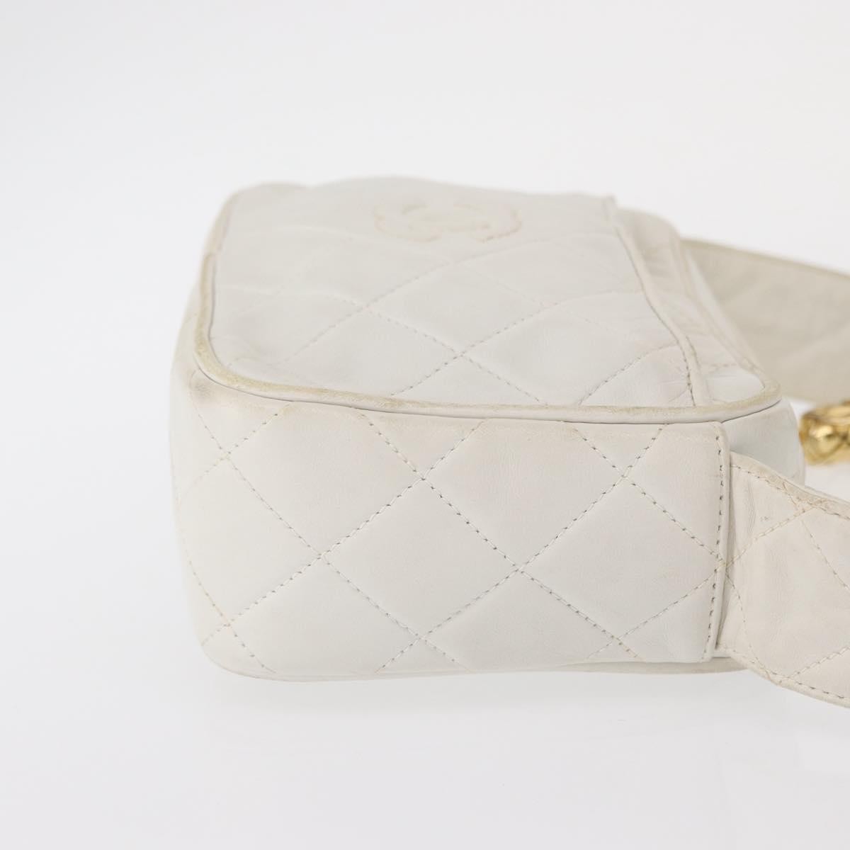 Chanel Vintage Diamond Cc Slit Pocket Camera Quilted Leather White Leather Shoulder Bag Bag (Pre-Owned)