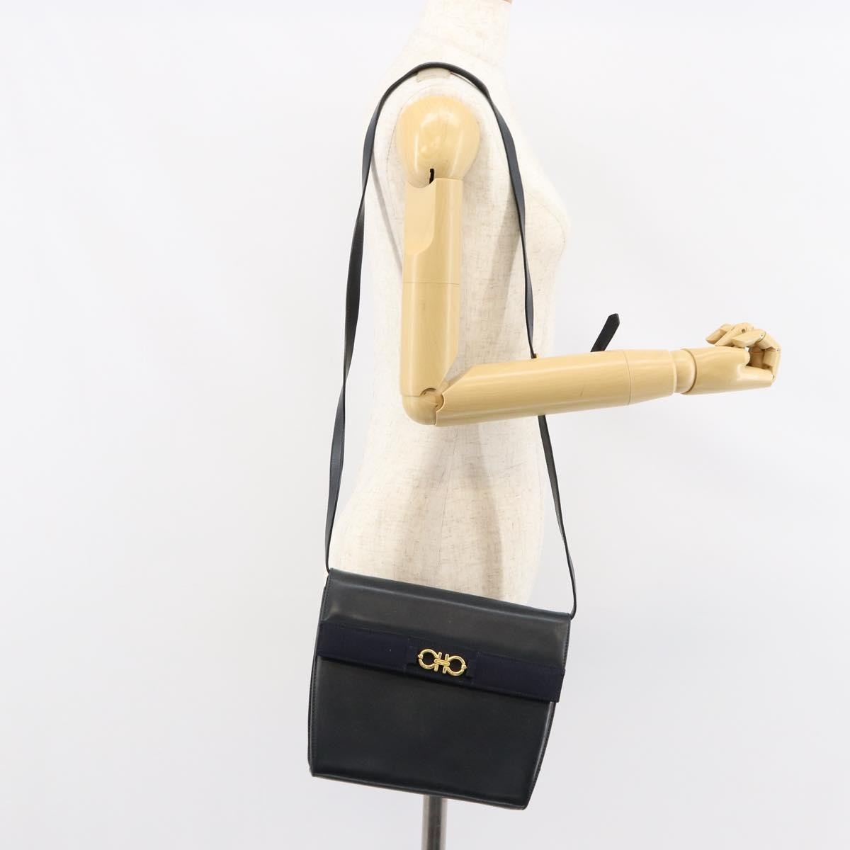 Salvatore Ferragamo Gancini Leather Black Leather Shoulder Bag Bag (Pre-Owned)