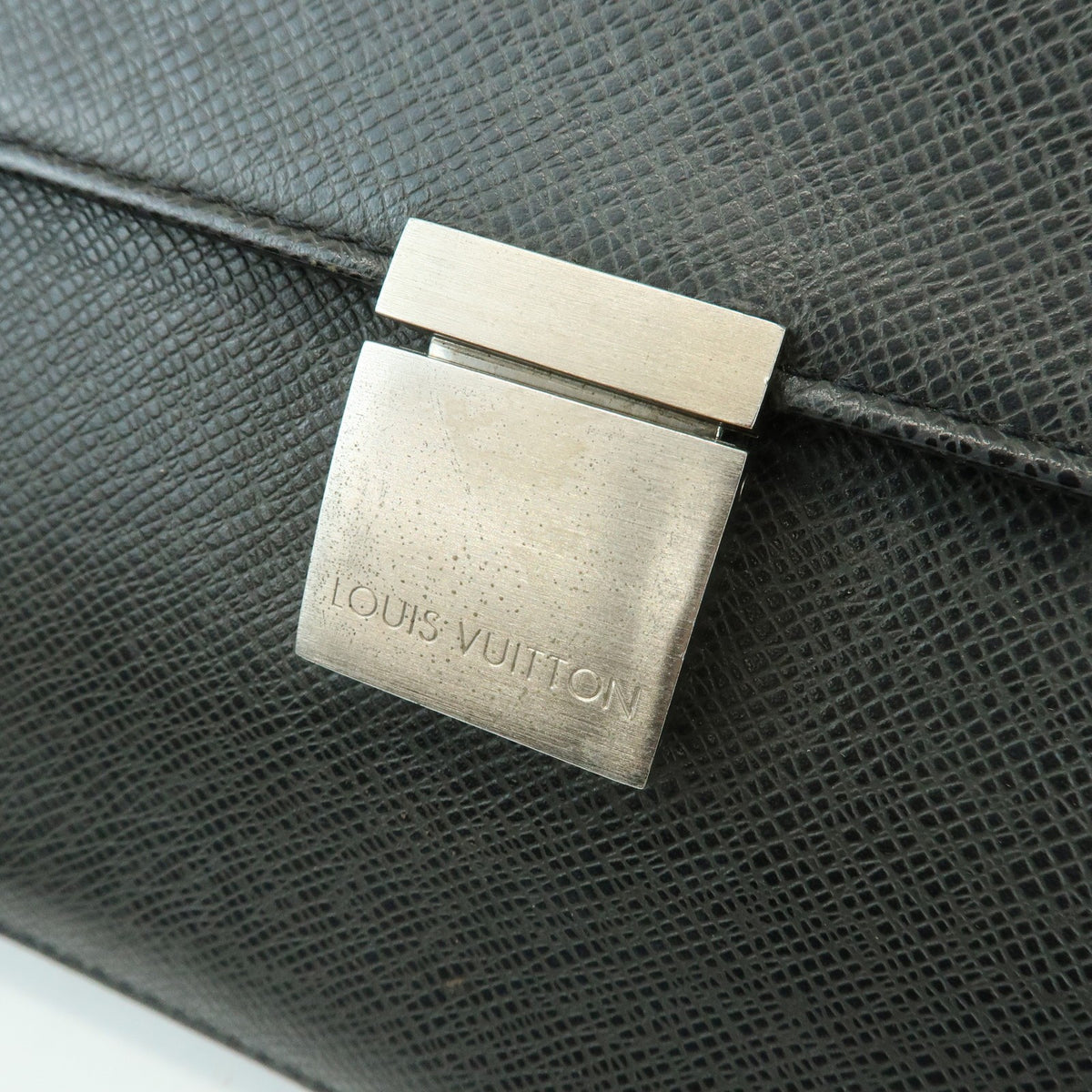 Louis Vuitton Selenga Pochette Taiga Leather Gray Leather Clutche & Pouche Bag (Pre-Owned)