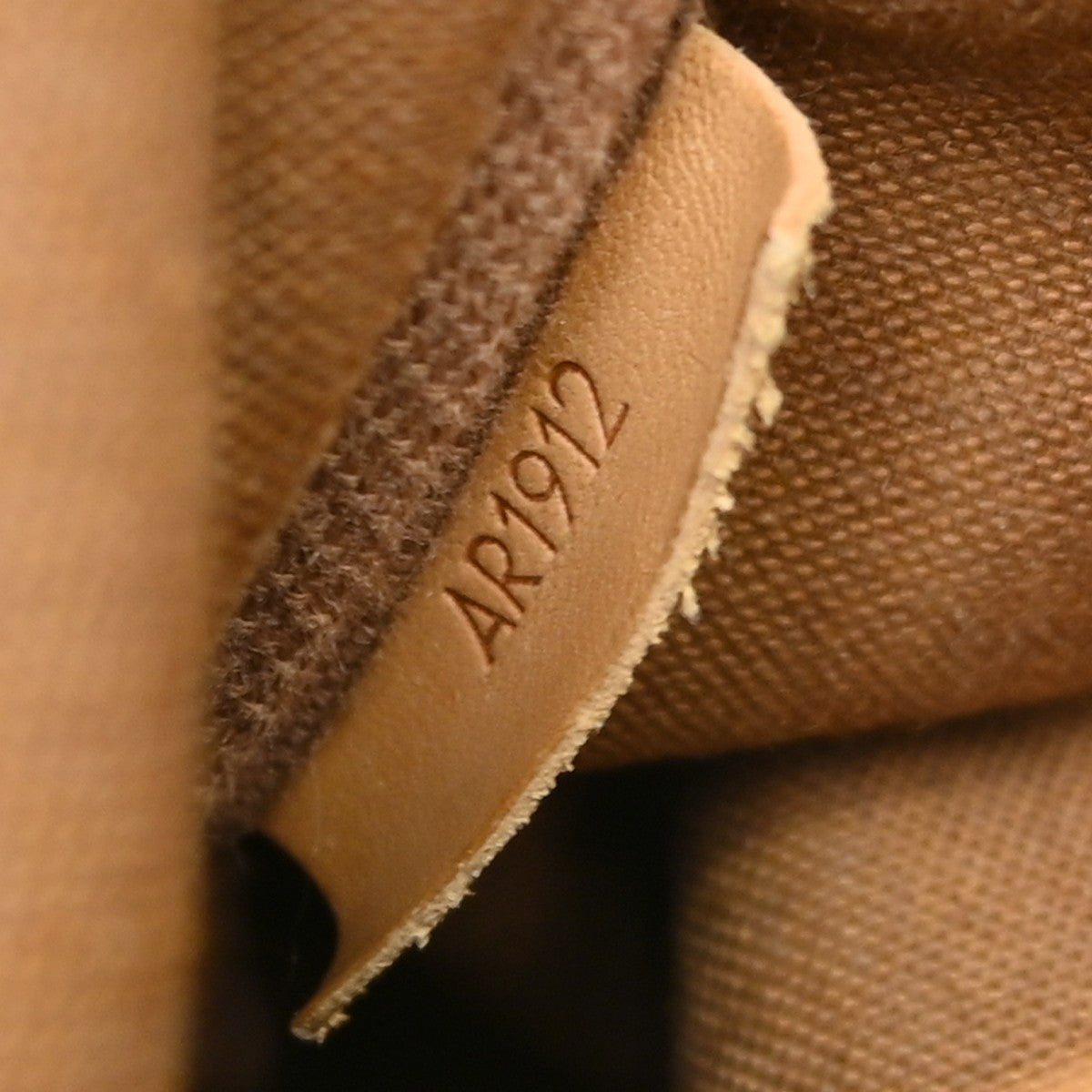 Louis Vuitton Saumur Monogram Canvas Brown Canvas Handbag (Pre-Owned)