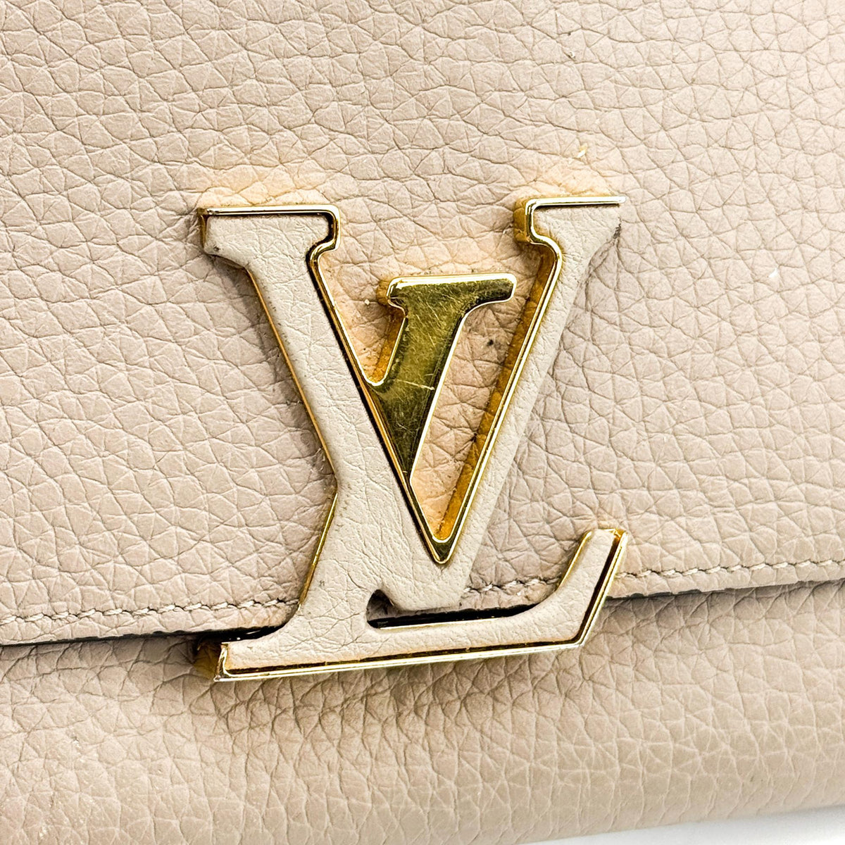 Louis Vuitton Louise Clutch Leather Beige Leather Clutche & Pouche Bag (Pre-Owned)
