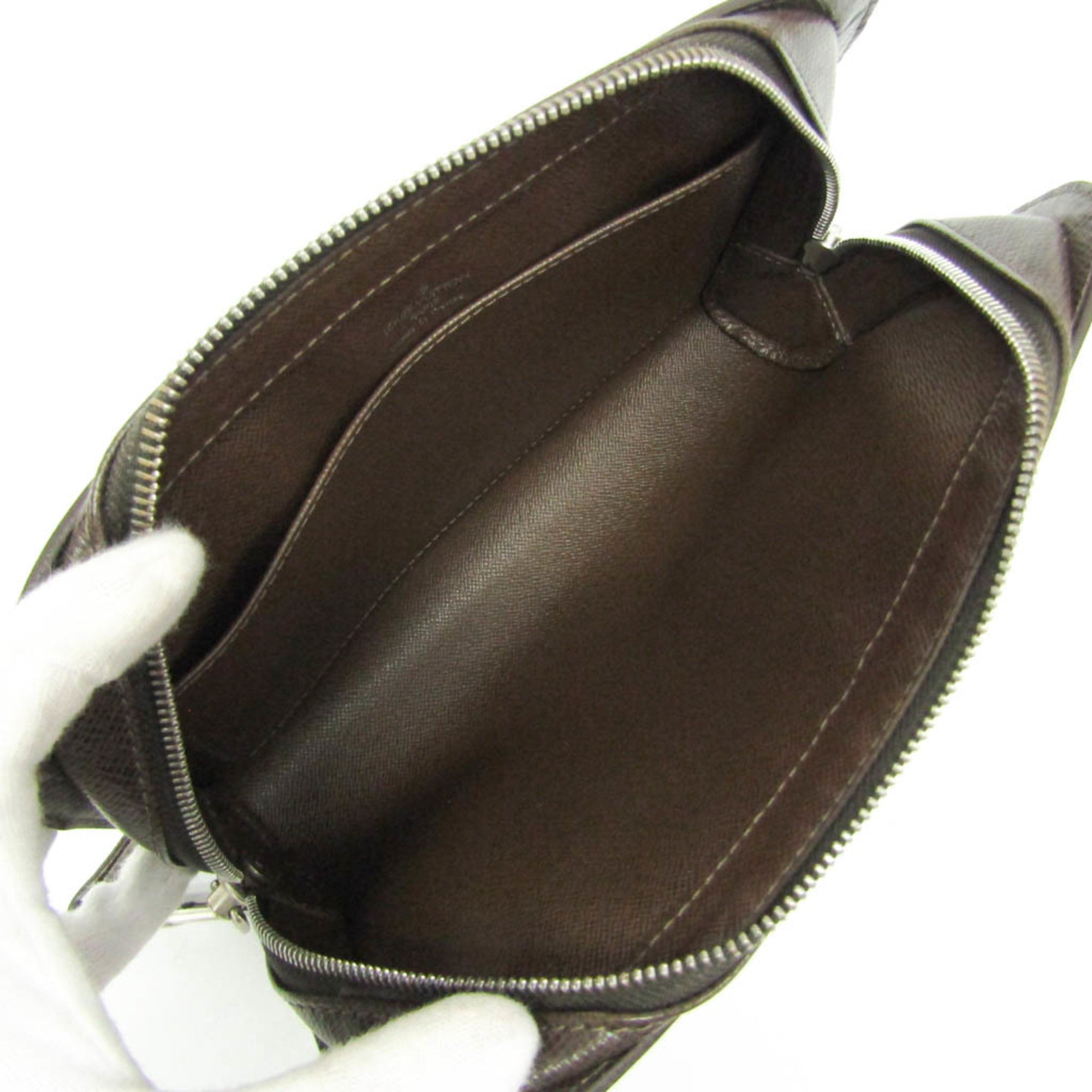 Louis Vuitton Pochette Baikal Clutch Taiga Leather Gray Leather Clutche & Pouche Bag (Pre-Owned)