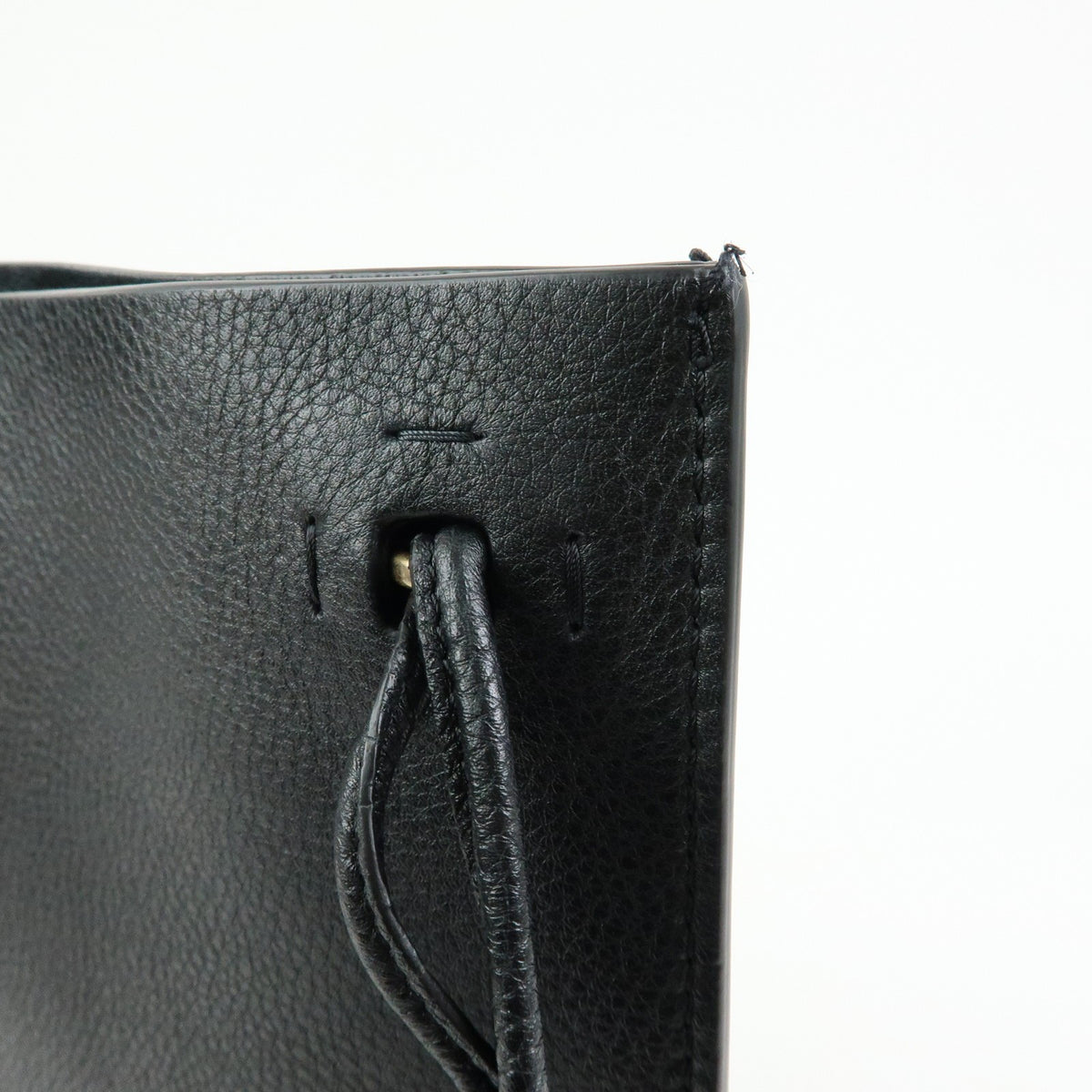 Valentino Garavani Vintage Leather Black Leather Shoulder Bag Bag (Pre-Owned)