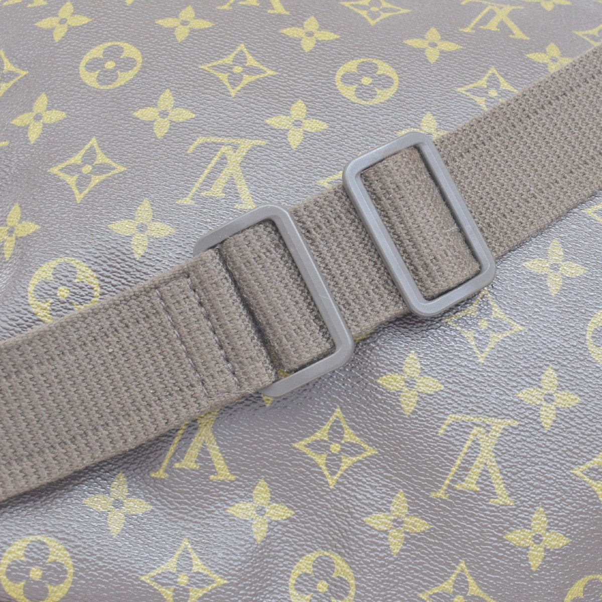 Louis Vuitton Reporter Monogram Canvas Brown Canvas Shoulder Bag Bag (Pre-Owned)
