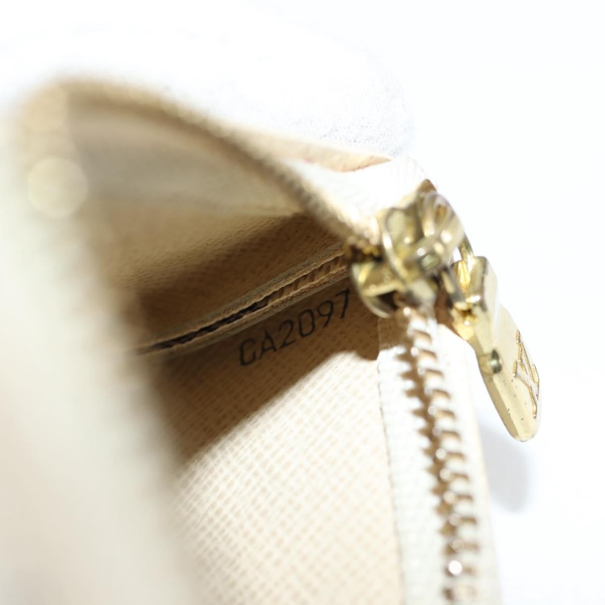 Louis Vuitton Pochette Clés Nm Canvas White Canvas Wallets Accessory (Pre-Owned)