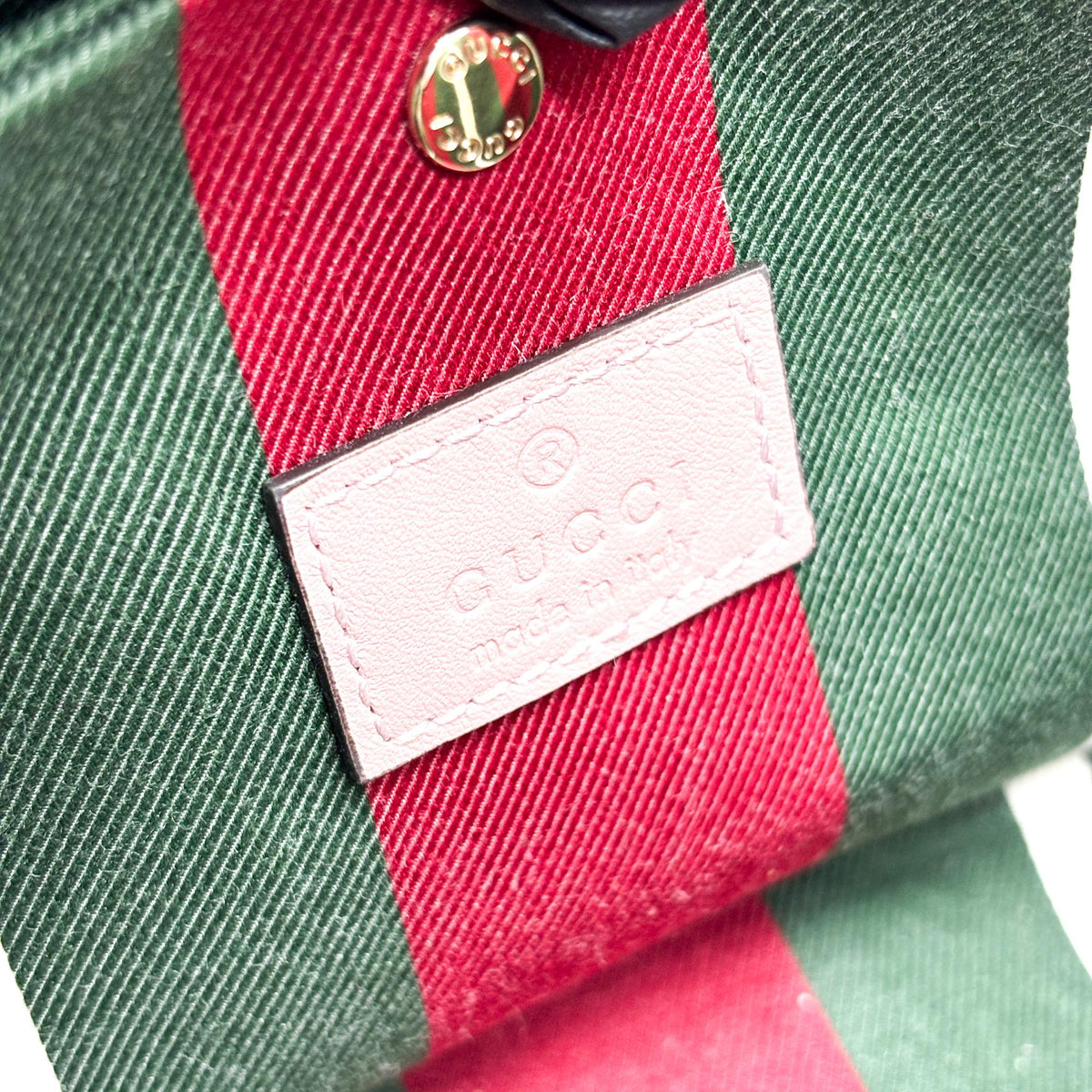 Gucci Gg Emblem Bucket Bag Gg Coated Canvas Pink Canvas Shoulder Bag Bag (Pre-Owned)