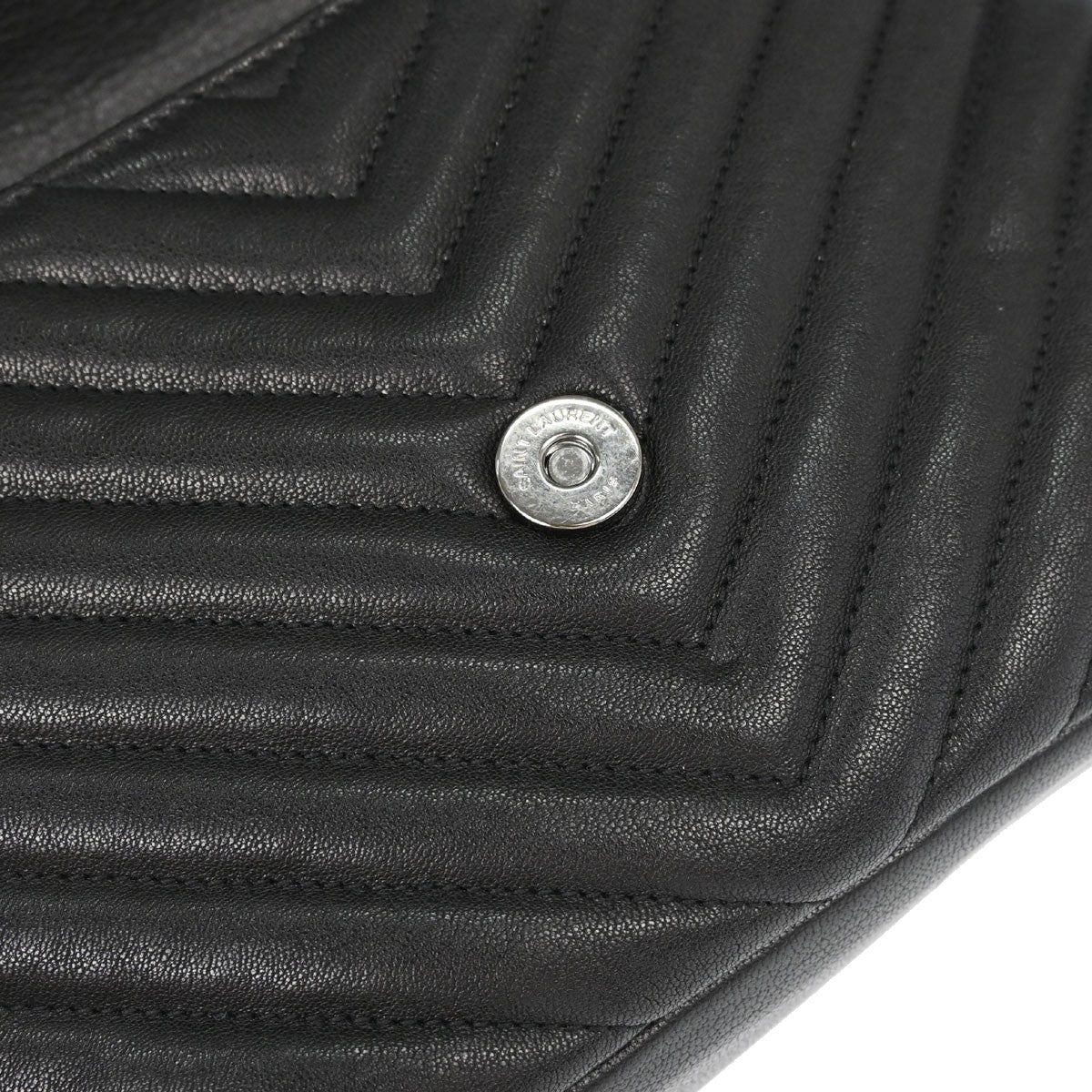 Saint Laurent Classic Monogram College Matelasse Chevron Leather Black Leather Handbag (Pre-Owned)