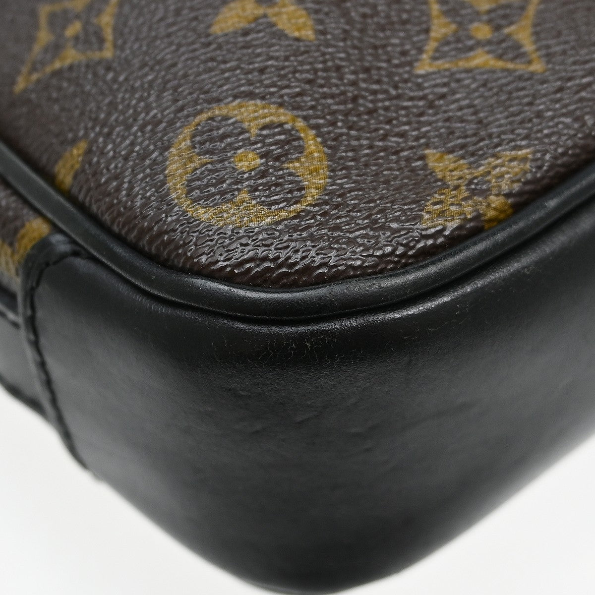 Louis Vuitton Bass Messenger Macassar Monogram Canvas Brown Canvas Shoulder Bag Bag (Pre-Owned)