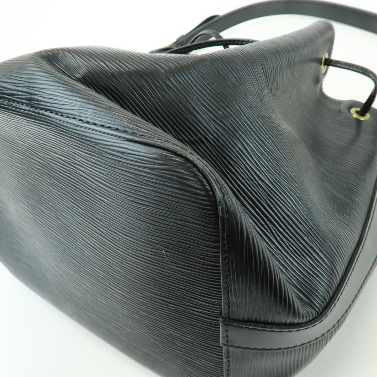 Louis Vuitton Petit Noe Epi Leather Black Leather Handbag (Pre-Owned)