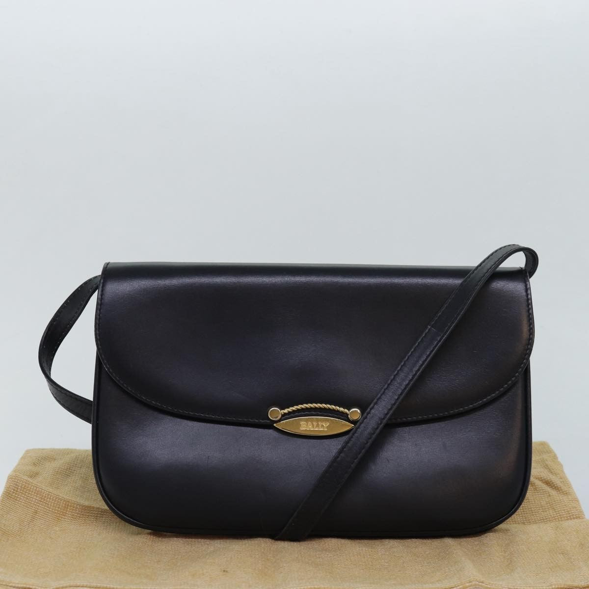 Bally Vintage Leather Black Leather Shoulder Bag Bag (Pre-Owned)