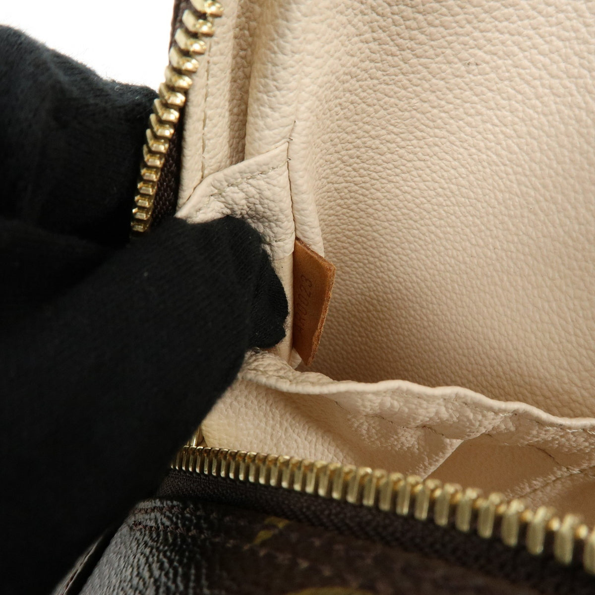 Louis Vuitton Spontini Monogram Canvas Brown Canvas Handbag (Pre-Owned)