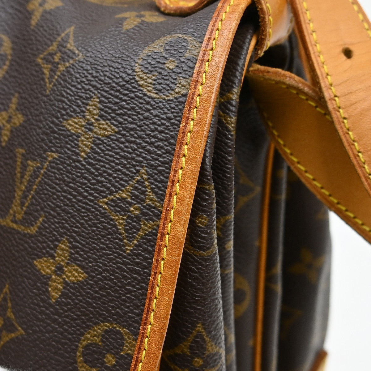 Louis Vuitton Saumur Monogram Canvas Brown Canvas Handbag (Pre-Owned)