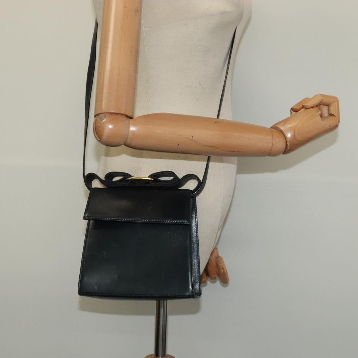 Salvatore Ferragamo Vintage Leather Navy Leather Handbag (Pre-Owned)