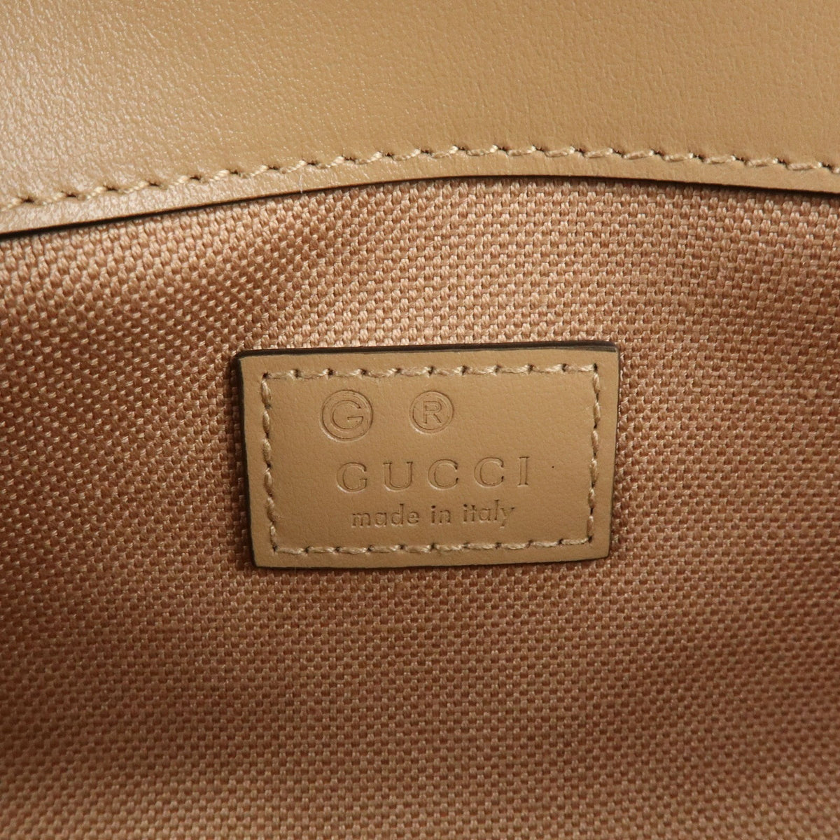 Gucci Gg Marmont Monochrome Chain Matelasse Leather Beige Leather Crossbody Bag Bag (Pre-Owned)