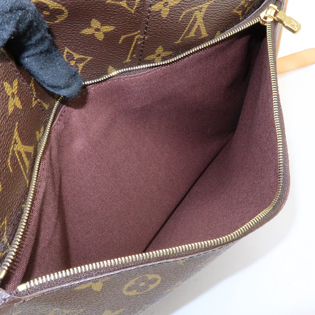 Louis Vuitton Menilmontant Monogram Canvas Brown Canvas Handbag (Pre-Owned)