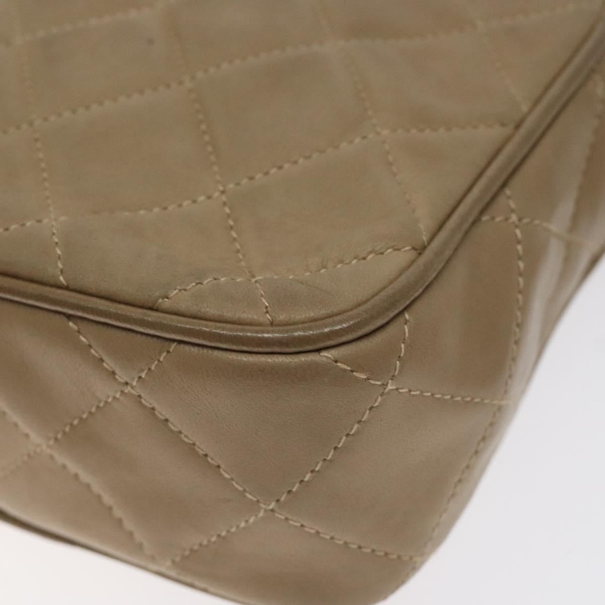 Chanel Vintage Diamond Cc Camera Quilted Leather Beige Leather Shoulder Bag Bag (Pre-Owned)