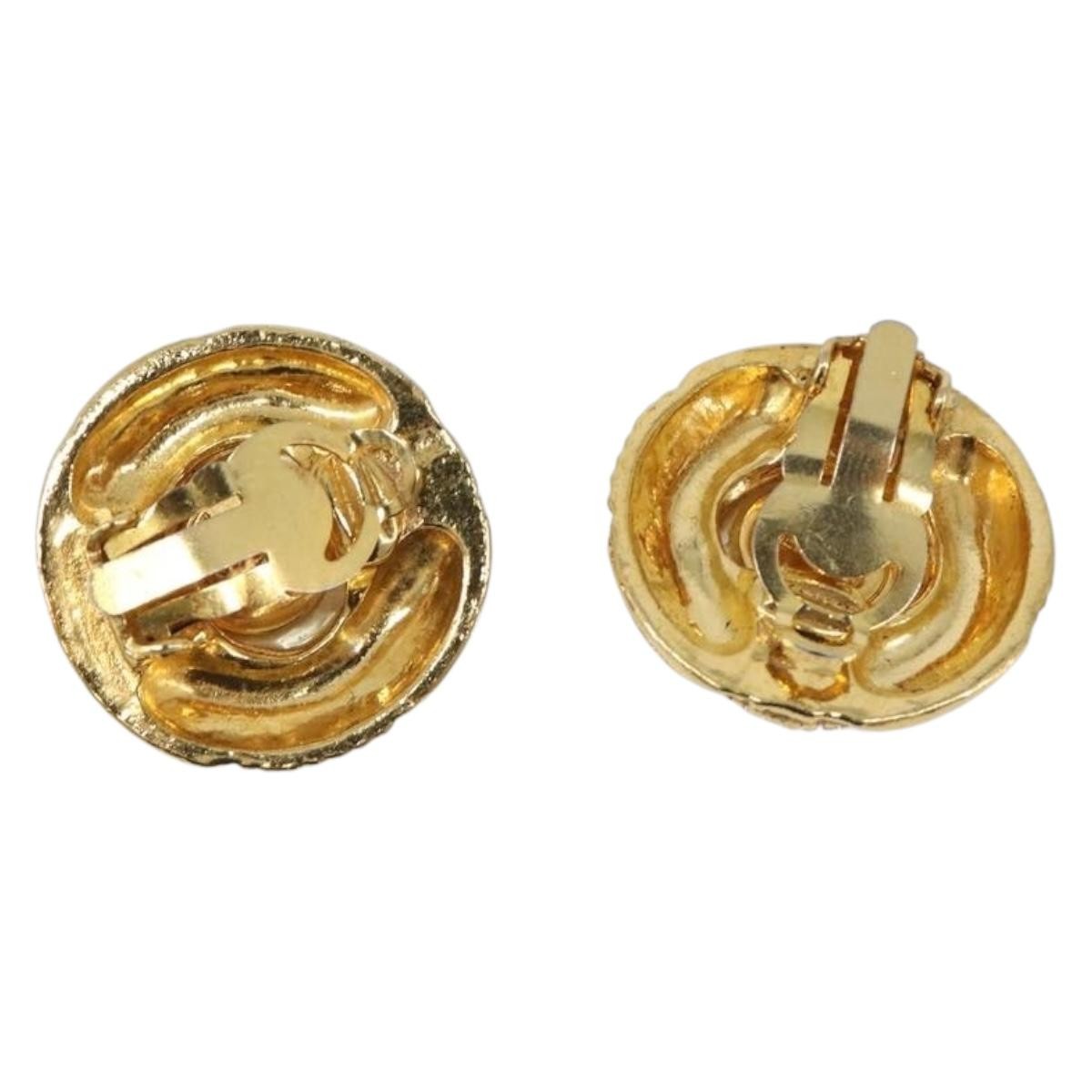 Chanel Vintage Round Clip-On Metal Gold Metal Earrings Jewelry (Pre-Owned)