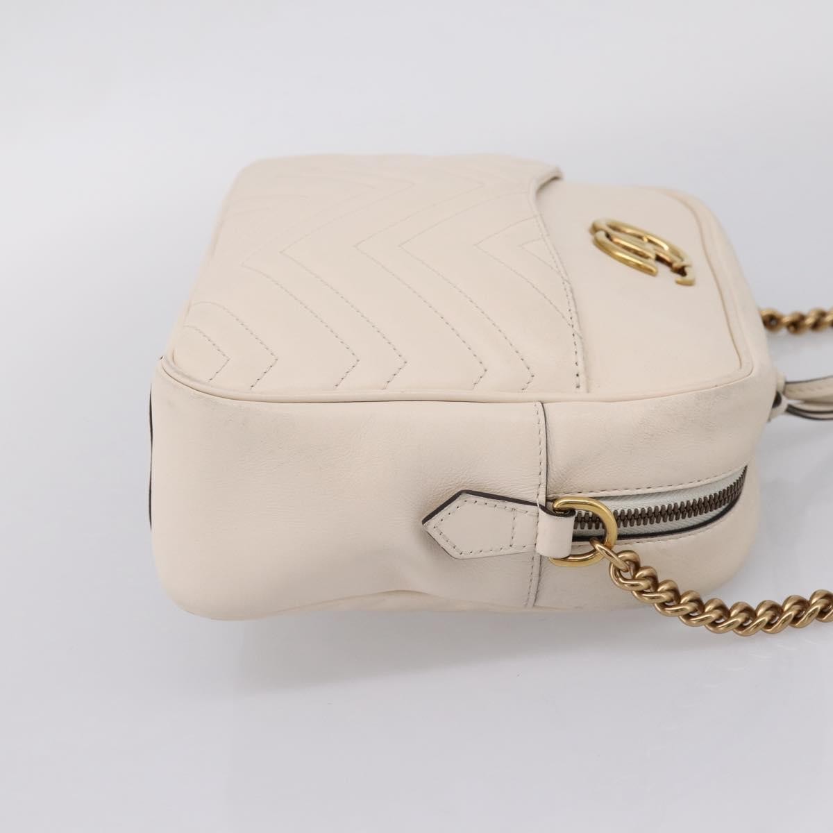 Gucci Gg Marmont Multi-Use Matelasse Leather White Leather Handbag (Pre-Owned)