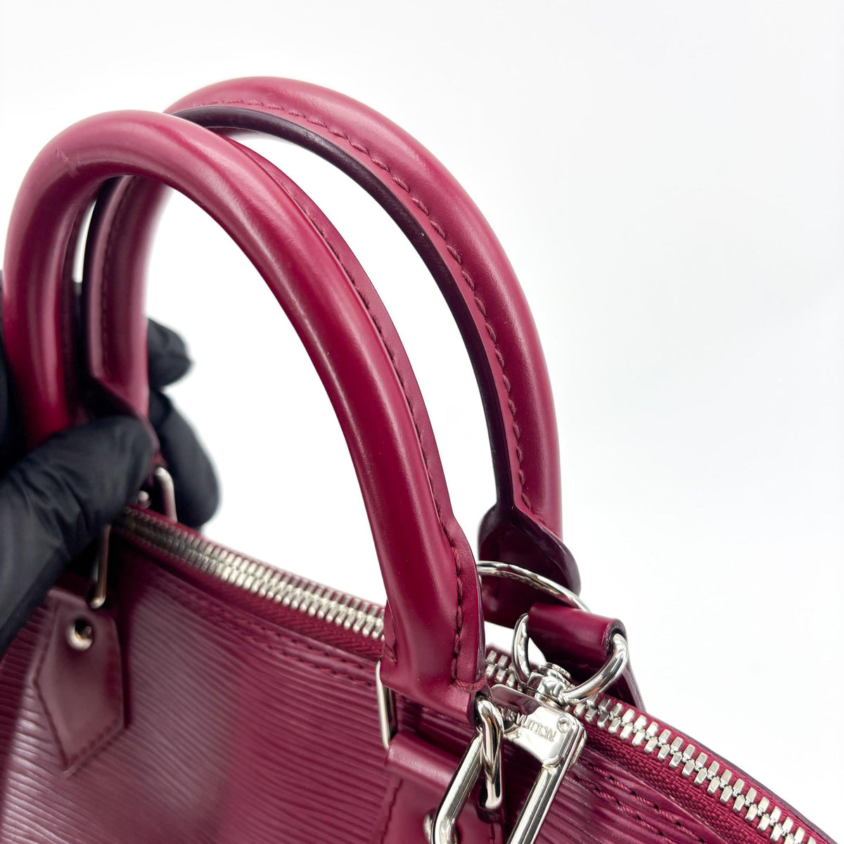Louis Vuitton Alma Epi Leather Purple Leather Handbag (Pre-Owned)