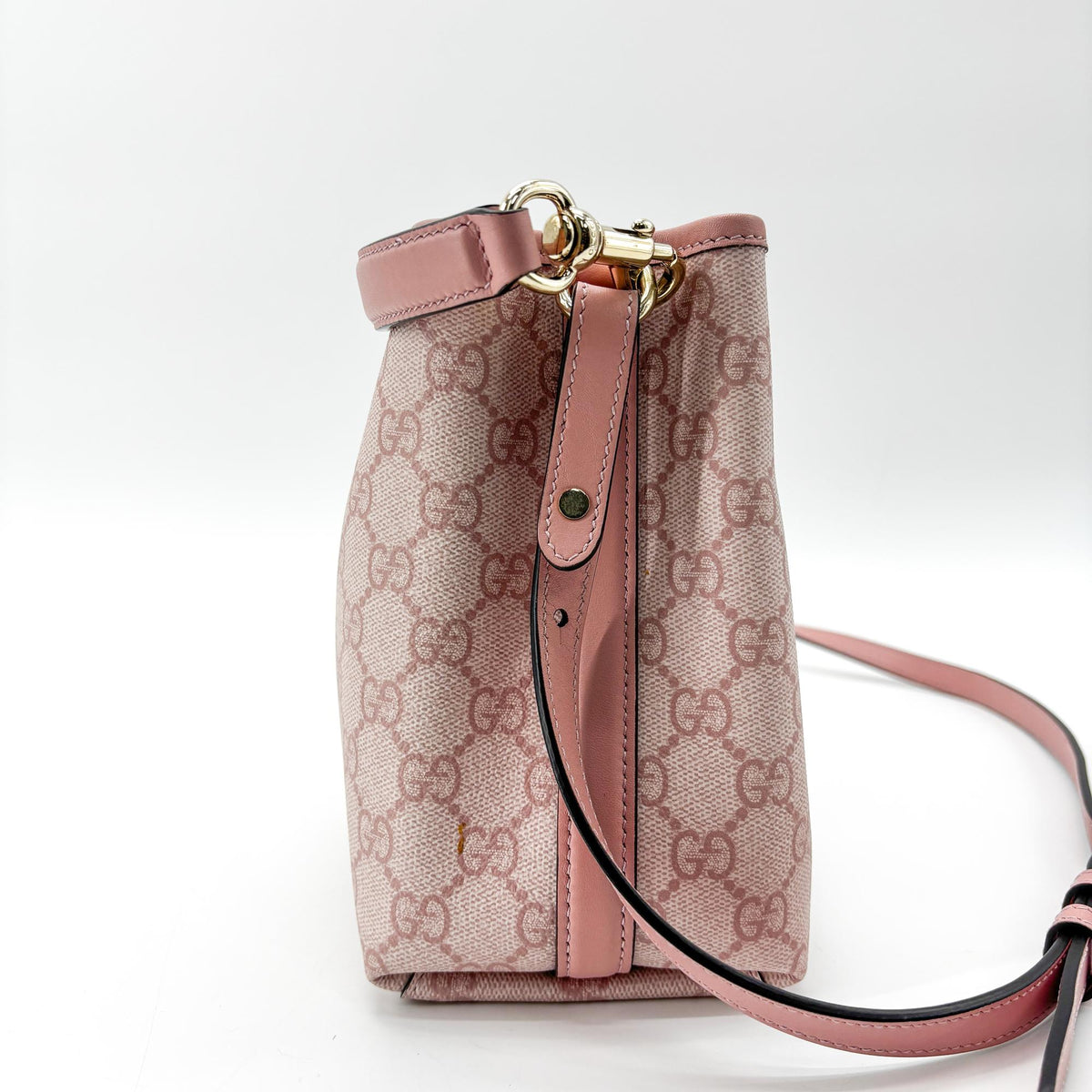 Gucci Gg Emblem Bucket Bag Gg Coated Canvas Pink Canvas Shoulder Bag Bag (Pre-Owned)