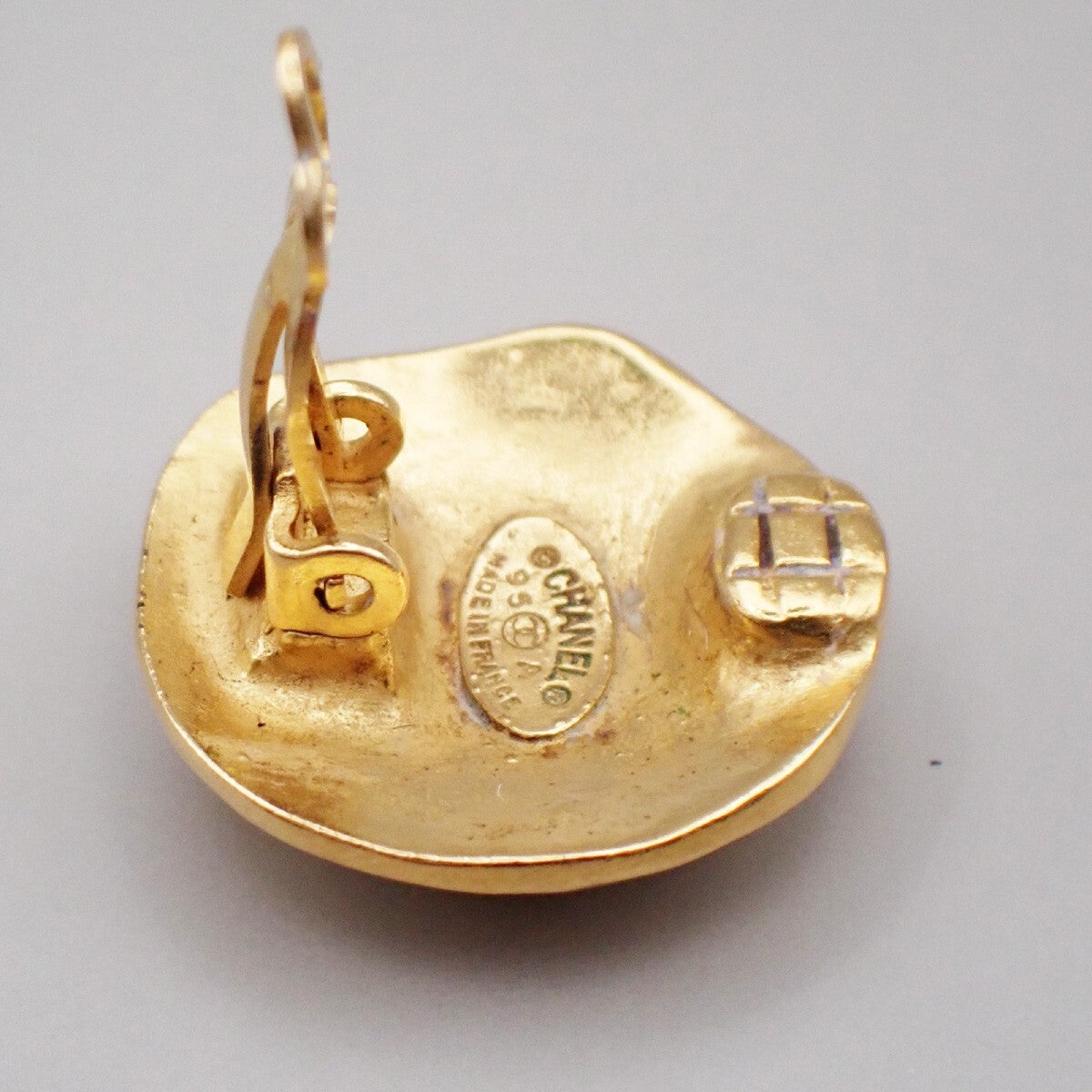 Chanel Vintage Cc Round Clip-On Metal Gold Gold_Plated Earrings Jewelry (Pre-Owned)