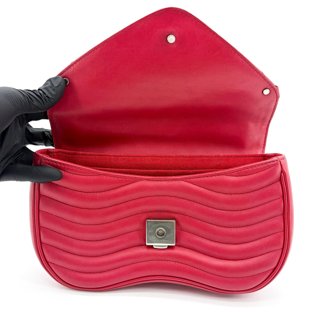 Louis Vuitton New Wave Chain Quilted Leather Red Leather Handbag (Pre-Owned)