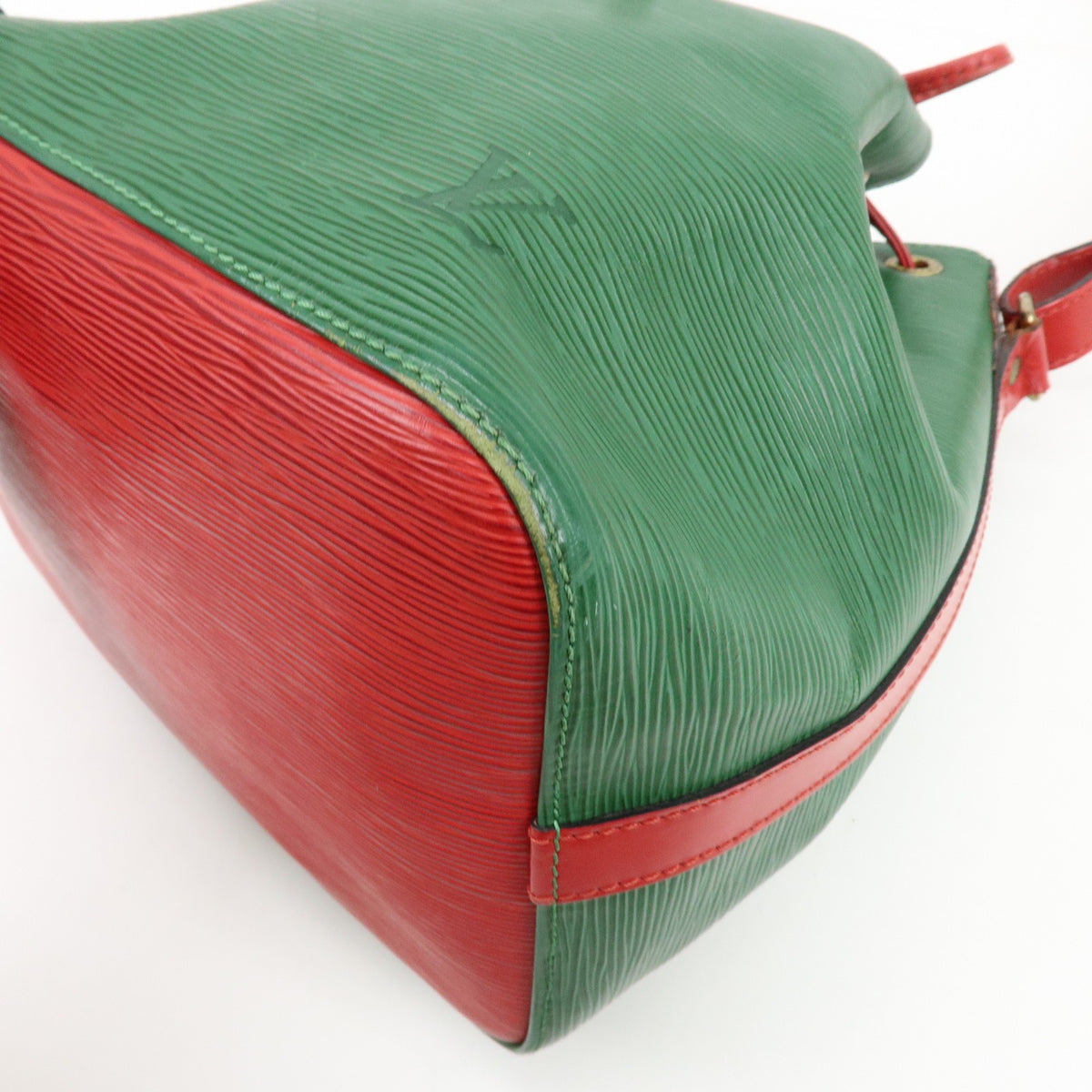 Louis Vuitton Bicolor Petit Noe Epi Leather Green Leather Handbag (Pre-Owned)