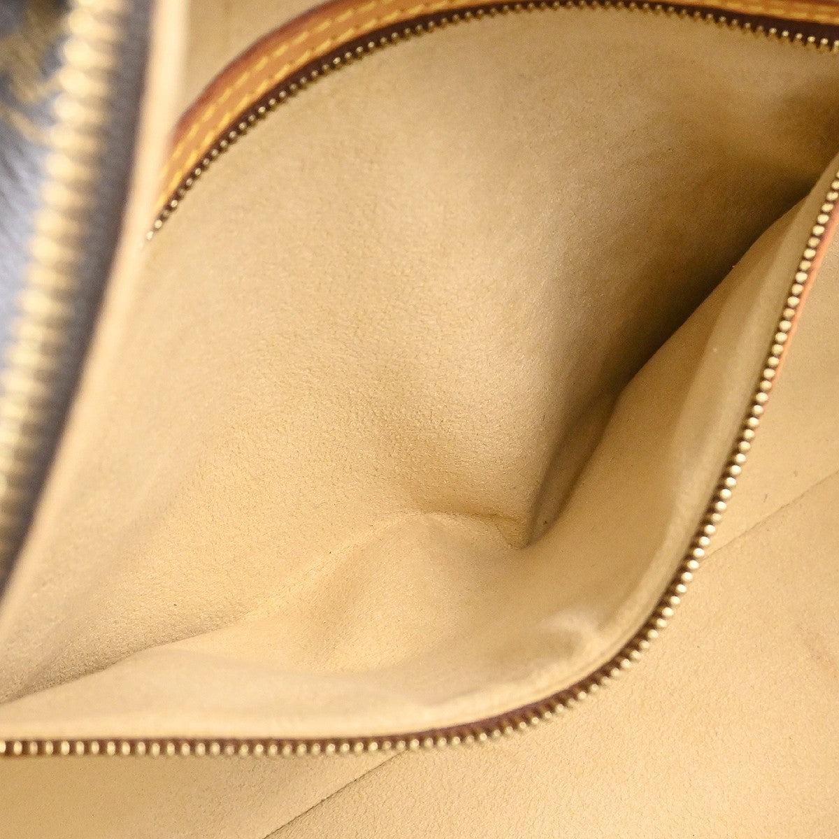 Louis Vuitton Cite Monogram Canvas Brown Canvas Shoulder Bag Bag (Pre-Owned)