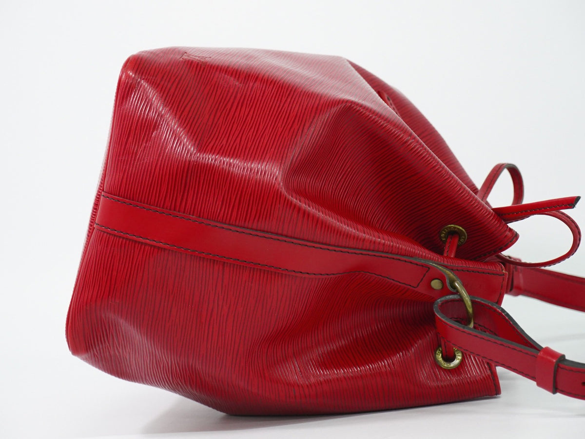 Louis Vuitton Petit Noe Epi Leather Red Leather Handbag (Pre-Owned)
