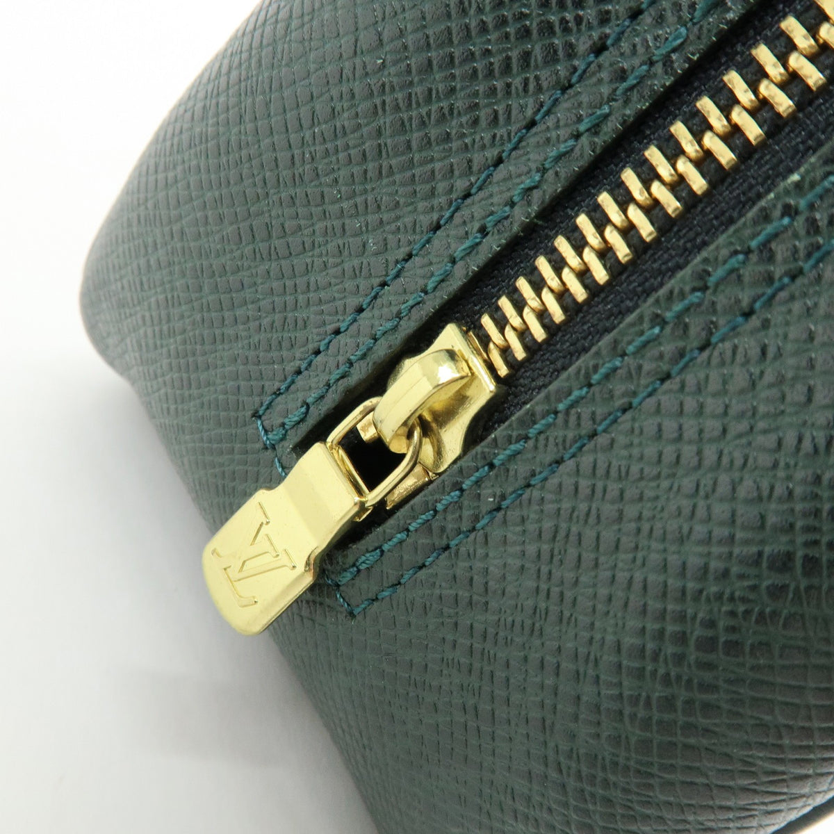 Louis Vuitton Toiletry Pouch Taiga Leather Green Leather Clutche & Pouche Bag (Pre-Owned)