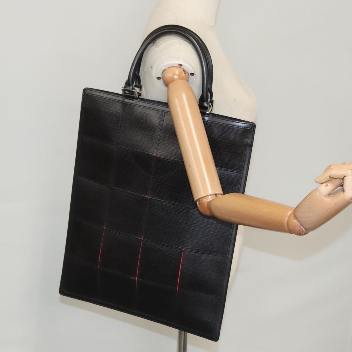 Louis Vuitton Epi Stretch Silver Fizz Handbag Epi Stretch Black Leather Handbag (Pre-Owned)