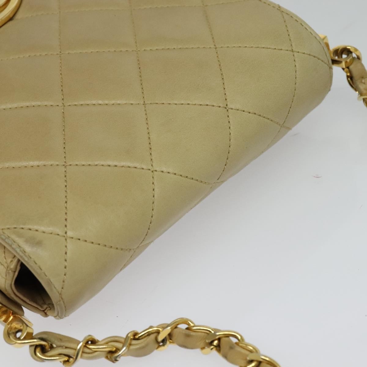 Chanel Vintage Cc Chain Flap Bag Quilted Lambskin Beige Leather Shoulder Bag Bag (Pre-Owned)